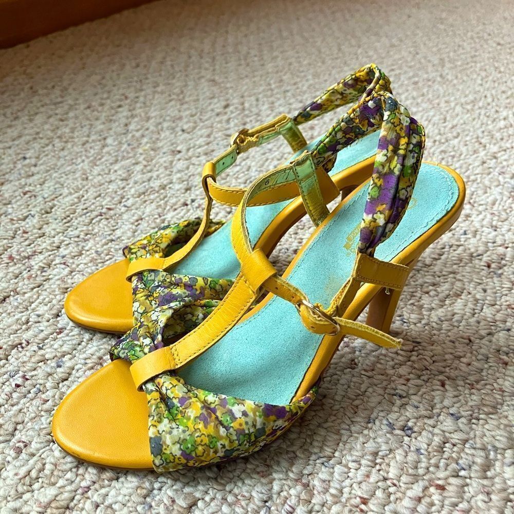 Anthropologie | Seychelles vintage style heels with botanical silk | size 6